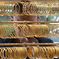 Tài chính - Bất động sản - Giá vàng giảm 'sốc', người mua dè dặt