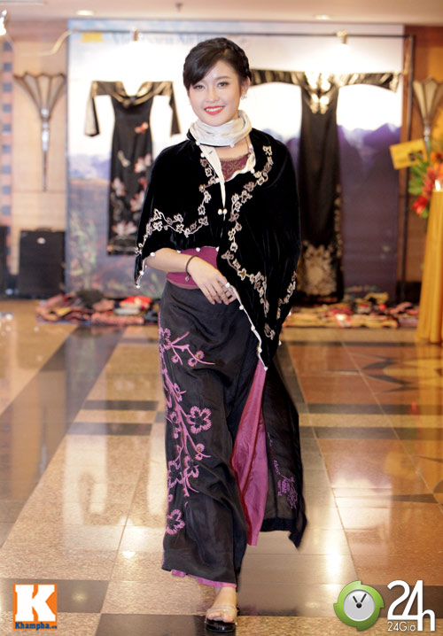 Diệu Huyền sắc lẹm với áo dài - 5