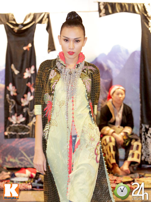 Diệu Huyền sắc lẹm với áo dài - 2