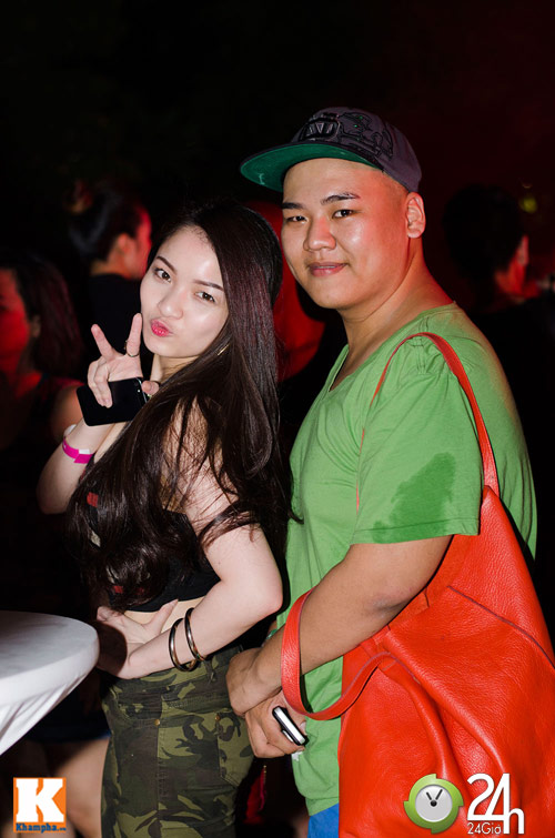 Thủy Top mặc áo lửng đầy cá tính - 2