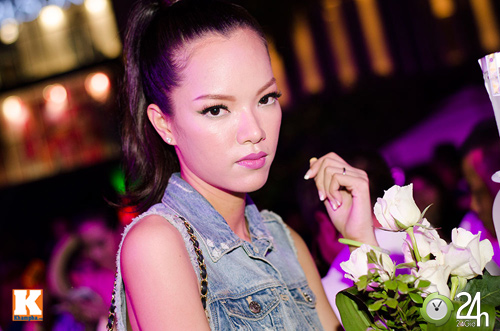 Thủy Top mặc áo lửng đầy cá tính - 10