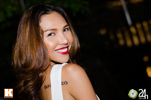 Thủy Top mặc áo lửng đầy cá tính - 8