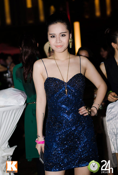 Thủy Top mặc áo lửng đầy cá tính - 2