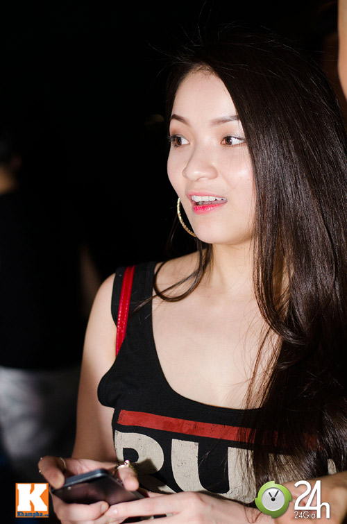 Thủy Top mặc áo lửng đầy cá tính - 4