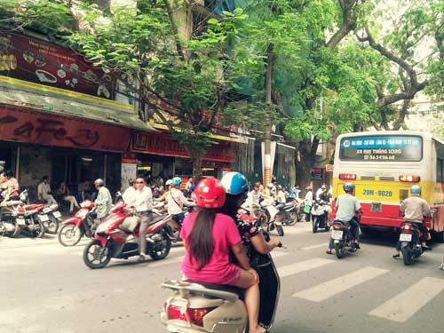 Chen lấn, xô đẩy nhau để ... mua vàng - 2