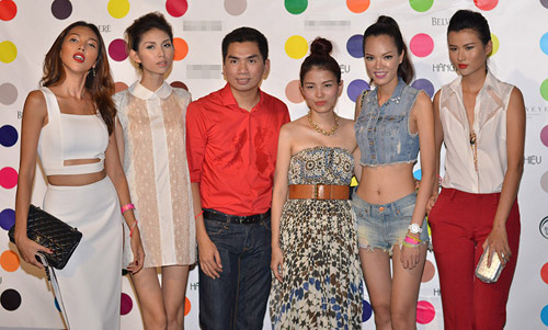 Thủy Top mặc áo lửng đầy cá tính - 14