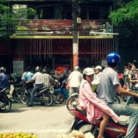 Tài chính - Bất động sản - Chen lấn, xô đẩy nhau để ... mua vàng