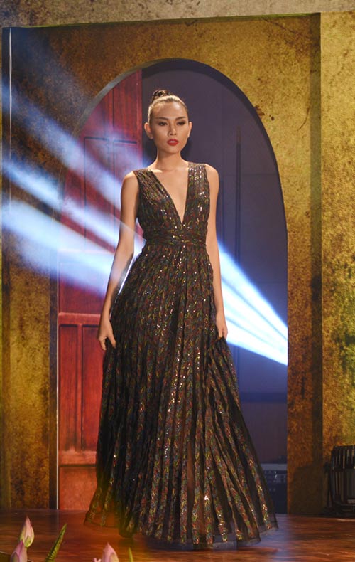 Diệu Huyền sắc lẹm với áo dài - 6