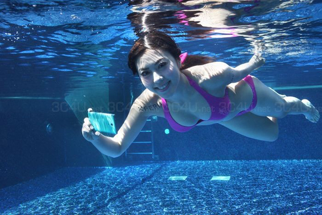 Màn lột đồ siêu nóng bên smartphone
Siêu vòng 1 'tra tấn' Xperia Z
Mỹ nữ 'quyến rũ' bên smartphone
Đắm say cùng mỹ nữ công nghệ