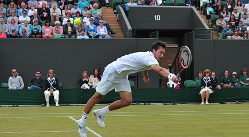 Người hạ Federer sớm rời Wimbledon - 1