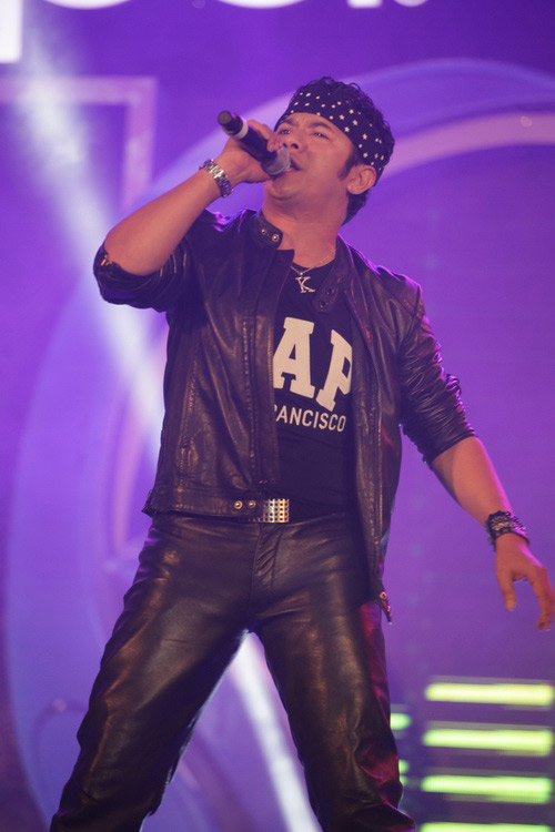 Mỹ Tâm gây bất ngờ với trang phục diễn - 2