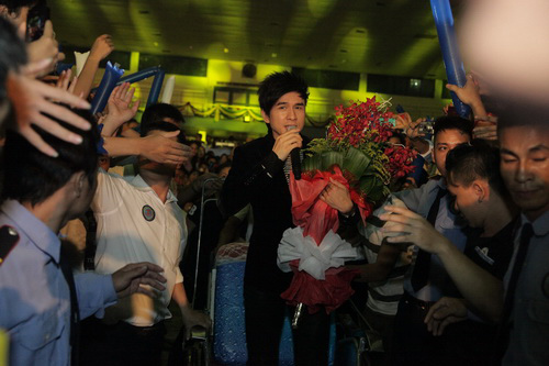 Mỹ Tâm gây bất ngờ với trang phục diễn - 6