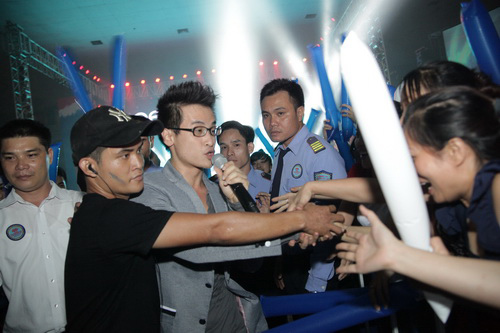 Mỹ Tâm gây bất ngờ với trang phục diễn - 3