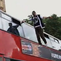 Tin tức trong ngày - Top 5 clip: Ảo thuật gia bay giữa phố London