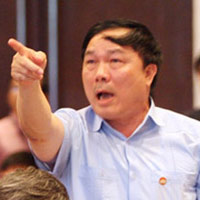 Bóng đá - V14 V-League: Bầu Đệ đòi đuổi trọng tài