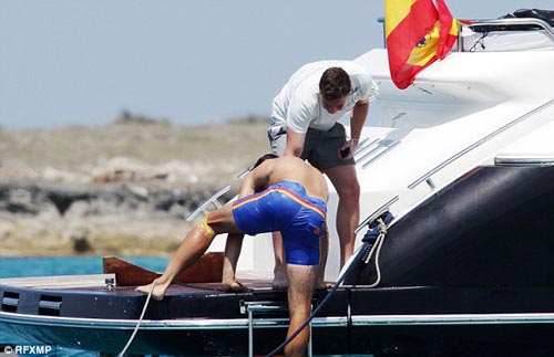 Rời Wimbledon, Nadal đi du hí - 4