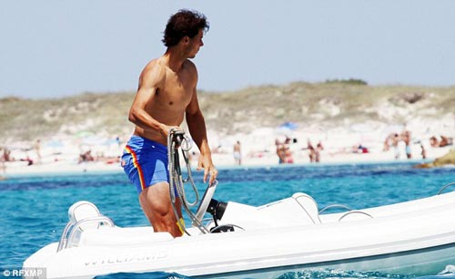 Rời Wimbledon, Nadal đi du hí - 2