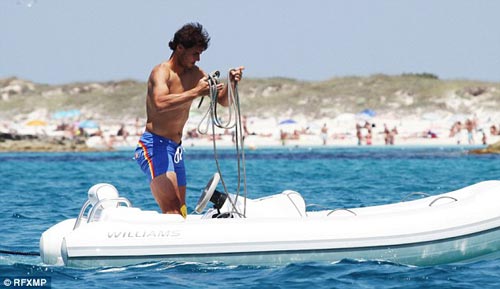 Rời Wimbledon, Nadal đi du hí - 3