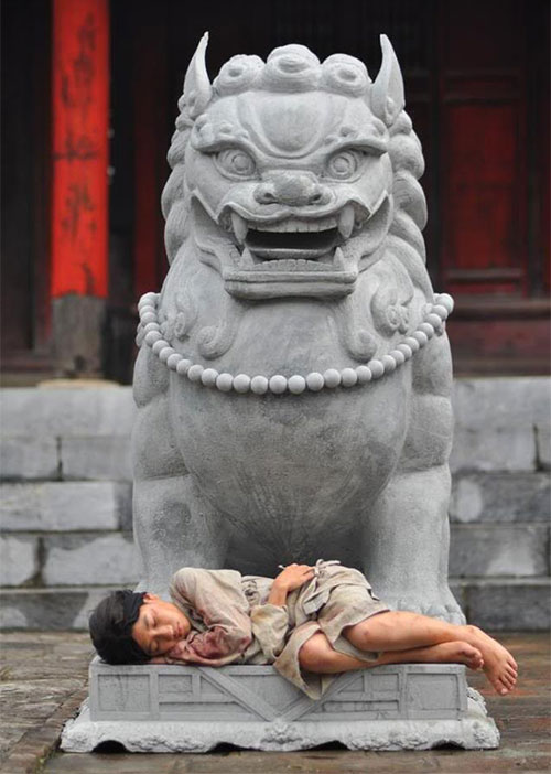 Video: Minh Thuận giao đấu với sư tử đá - 6