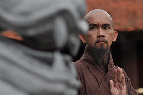 Video: Minh Thuận giao đấu với sư tử đá - 3