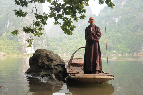 Video: Minh Thuận giao đấu với sư tử đá - 2