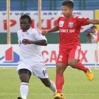 Bóng đá - B.BD - V.NB: Tấn công dồn dập