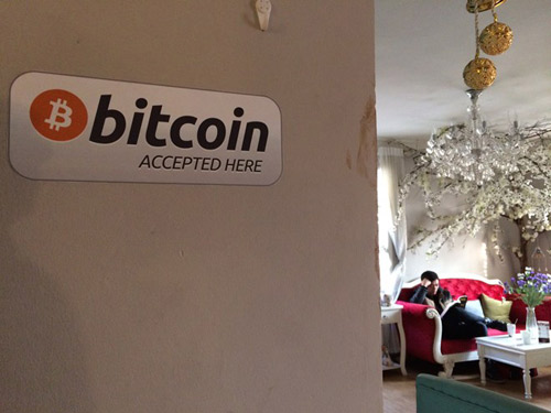 Bị "cấm cửa", dân chơi bitcoin còn "sốt"? - 1