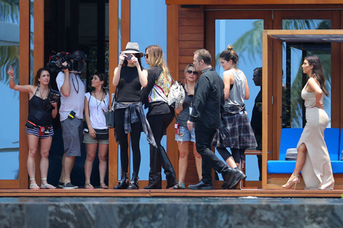 Kim Kardashian khoe bikini ở Thái Lan - 6