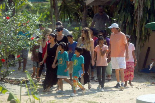 Kim Kardashian khoe bikini ở Thái Lan - 4