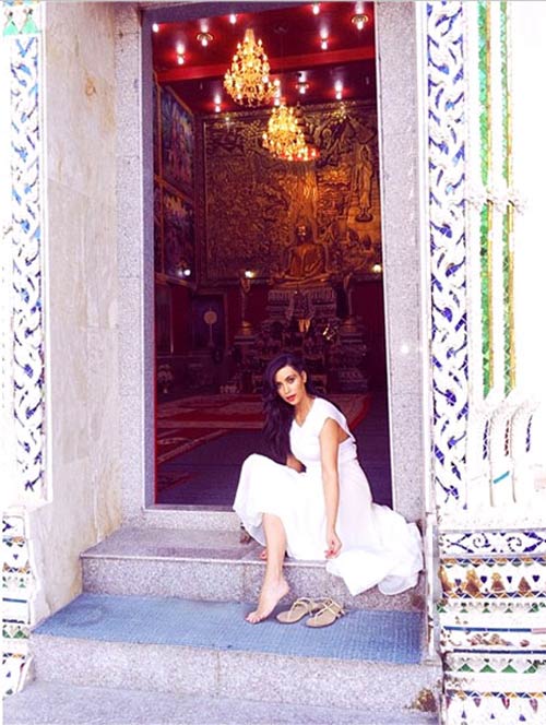 Kim Kardashian khoe bikini ở Thái Lan - 8