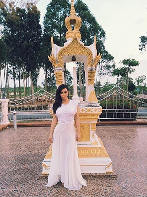 Kim Kardashian khoe bikini ở Thái Lan - 7