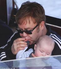 Elton John cưới bạn trai đồng tính sau 20 năm gắn bó - 2