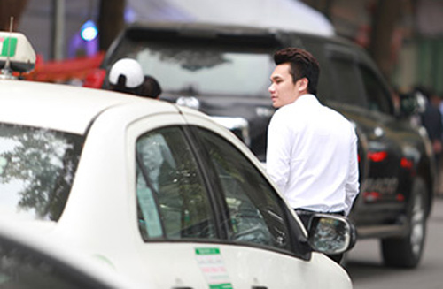 Công chúng vây kín đám hỏi Tuấn Hưng - 3