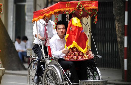 Công chúng vây kín đám hỏi Tuấn Hưng - 16