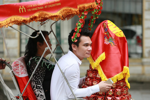 Công chúng vây kín đám hỏi Tuấn Hưng - 15