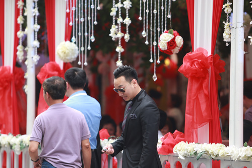 Công chúng vây kín đám hỏi Tuấn Hưng - 14