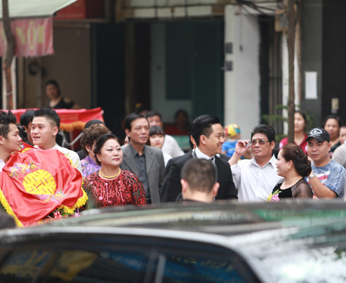 Công chúng vây kín đám hỏi Tuấn Hưng - 13