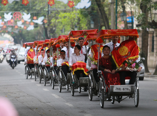 Công chúng vây kín đám hỏi Tuấn Hưng - 18