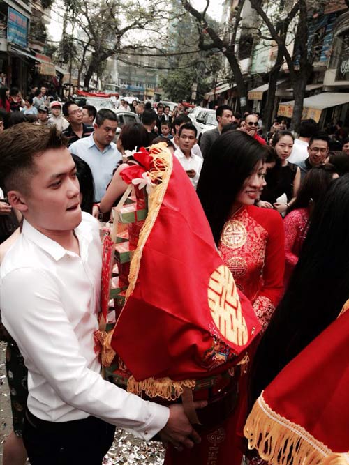 Công chúng vây kín đám hỏi Tuấn Hưng - 9