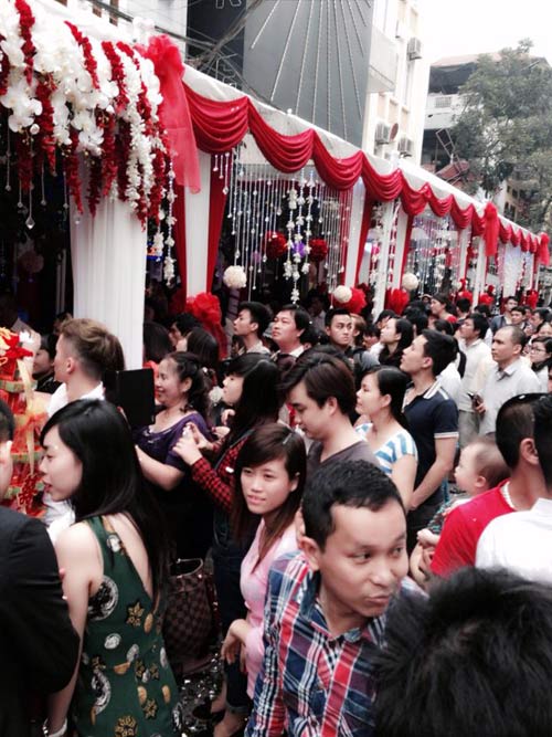 Công chúng vây kín đám hỏi Tuấn Hưng - 3