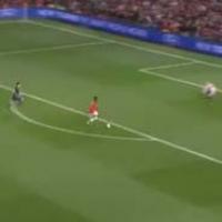 Bóng đá - Video: Welbeck bỏ lỡ cơ hội vàng
