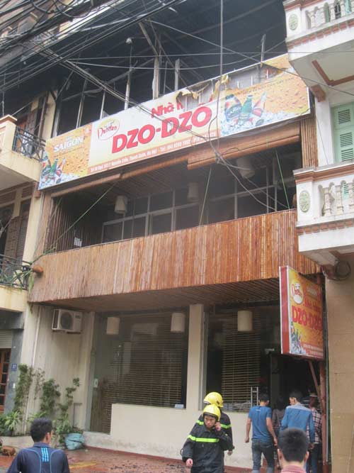 Mải nướng lợn, “bà hỏa” thiêu rụi nhà hàng - 1