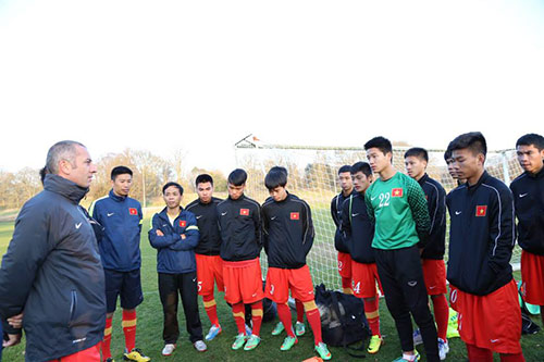 U19 Việt Nam đấu đội bóng cũ của Hazard - 1