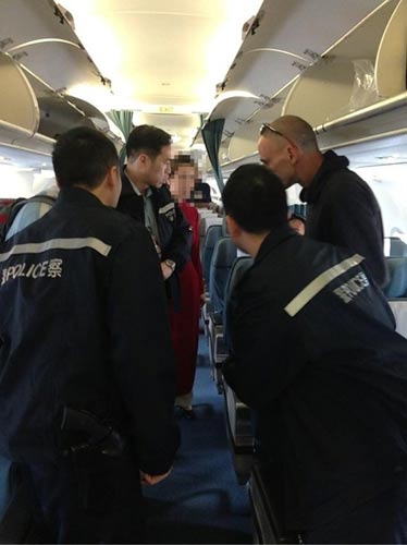Hành khách TQ lại ăn cắp trên chuyến bay của VNA - 1