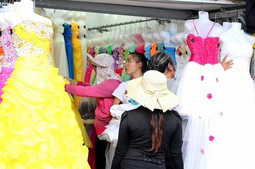 Chợ đồ cưới siêu rẻ ở Sài Gòn - 1
