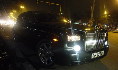 Rolls-Royce Phantom rồng biển Hà Tĩnh xuất hiện ở Hà Nội - 1
