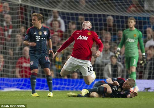 Rooney phủ nhận “ăn vạ” trước Schweinsteiger - 3