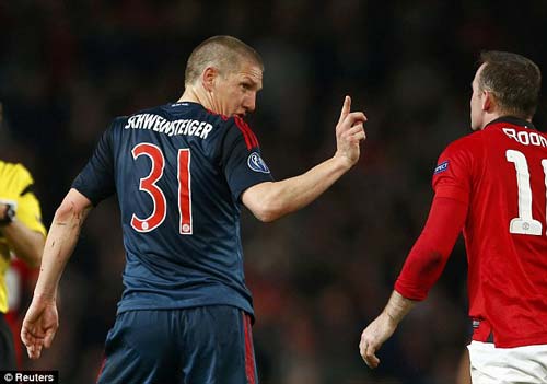 Rooney phủ nhận “ăn vạ” trước Schweinsteiger - 5