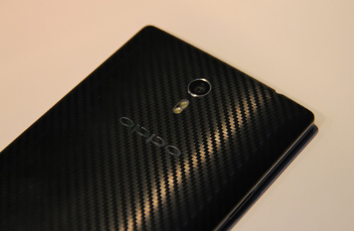 Cận cảnh Find 7 màu đen, màn hình QHD - 2