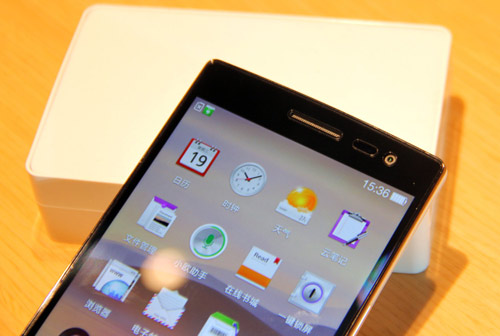 Cận cảnh Find 7 màu đen, màn hình QHD - 6